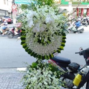 Vòng-hoa-chia-buồn-giá-rẻ