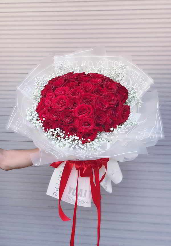 Hoa chúc mừng 20/10 là món quà không thể thiếu trong ngày đặc biệt này. Hãy xem hình ảnh những bó hoa đẹp lung linh để lựa chọn cho mình một món quà ý nghĩa và tinh tế nhất cho người phụ nữ của mình.