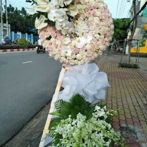 Vong-hoa-chia-buon-tang-le-gia-re