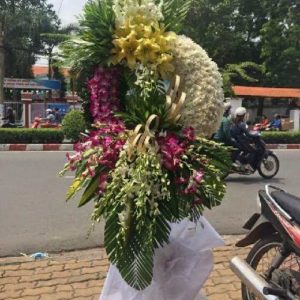 Vong-hoa-chia-buon-tang-le-gia-re